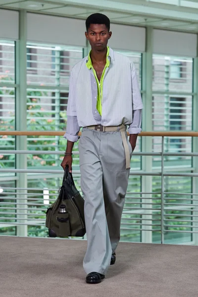 Look 15